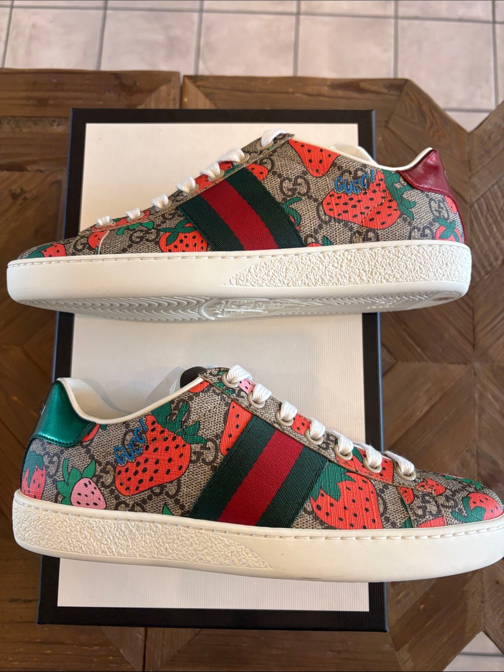 Gucci Strawberries Ace Sneaker in Red, Green, Pink and Brown NIB - Picture 6 of 8